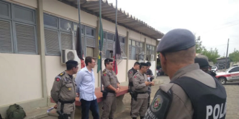 Em Cajazeiras, Juiz Eleitoral participa de “paradão” Militar no 6º BPM