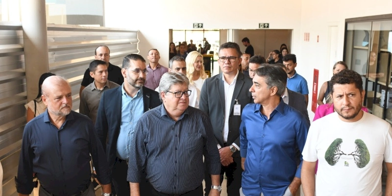 João Azevêdo visita nova sede da AeC e destaca capacidade do Estado de atrair novos investimentos e gerar emprego e renda