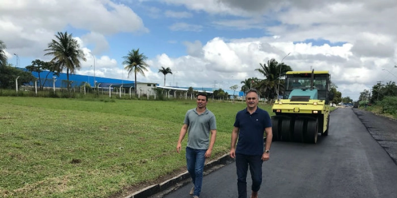 Luciano Cartaxo acompanha Ação Asfalto no polo industrial do Costa e Silva, em João Pessoa