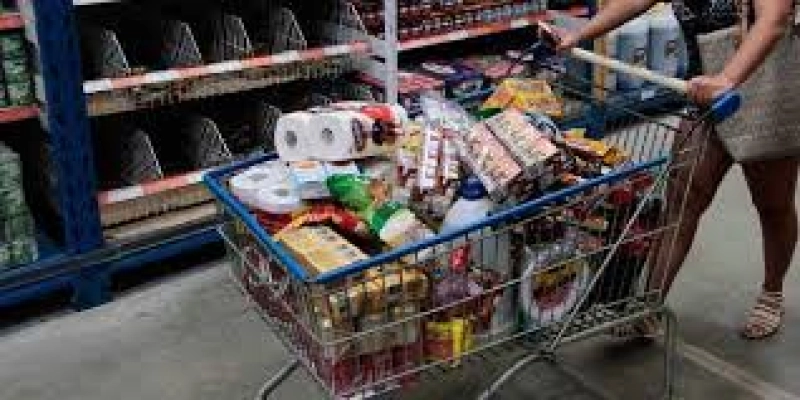 Confiança do consumidor cai 3,2 pontos em dezembro