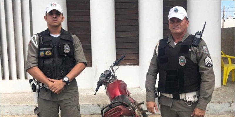 Policiais da 5ª CPTran apreendem mais uma motocicleta com restrição de roubo/furto em Sousa
