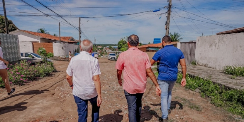 Cícero Lucena autoriza obras de pavimentação em três ruas nos bairros do Jardim Planalto e Oitizeiro
