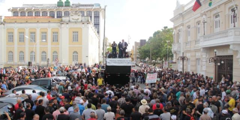 Polícias Civil, Militar e Corpo de Bombeiros decretam “operação padrão” e montam acampamento na Praça dos Três Poderes