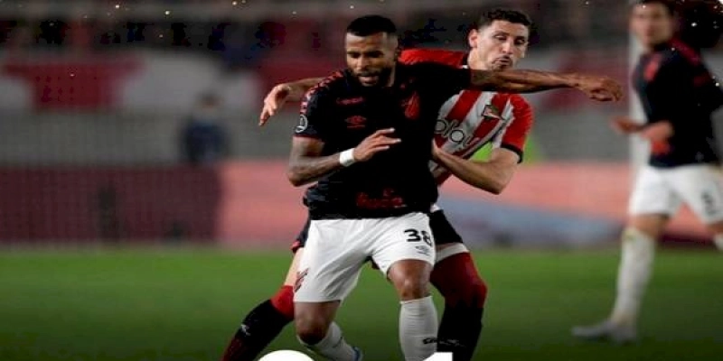 Libertadores: Vitor Roque decide e Athletico-PR está na semifinal