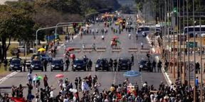 Manifestações pró e contra governo são registradas nesse domingo