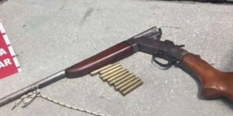 Homens são flagrados com arma de fogo entre Uiraúna e Poço José de Moura