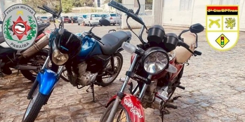 Duas motocicletas com restrição de roubo/furto são recuperadas pela PM 