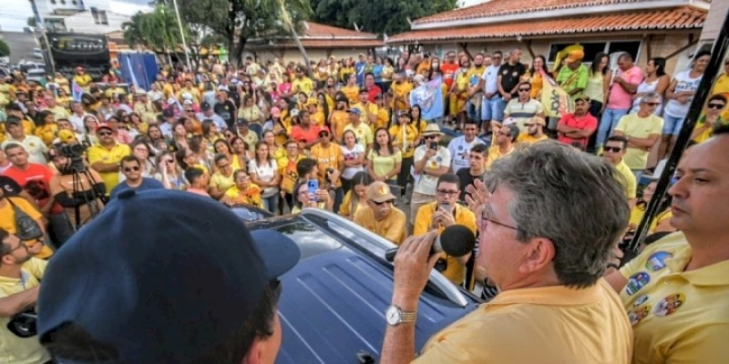 Caravana 40: João destaca investimentos no Cariri e tem grande recepção nas ruas dos municípios