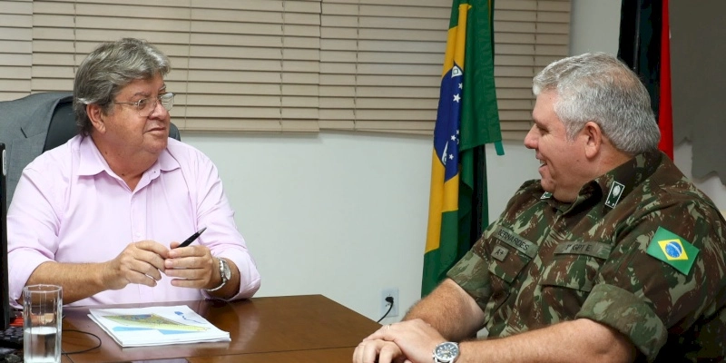 João Azevêdo recebe visita do novo comandante do 1º Grupamento de Engenharia