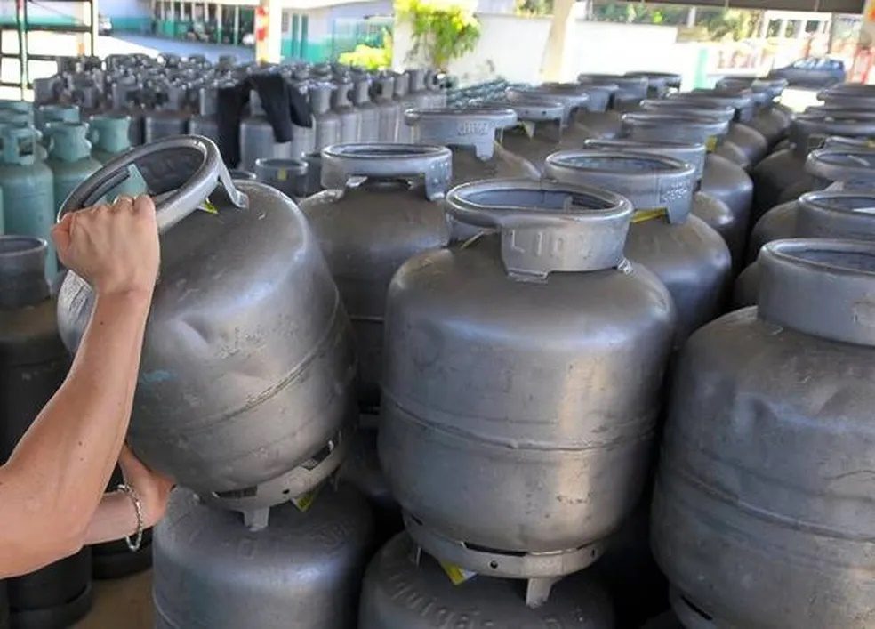 Justiça bloqueia R$ 327 mi do CV por venda ilegal de gás de cozinha ...