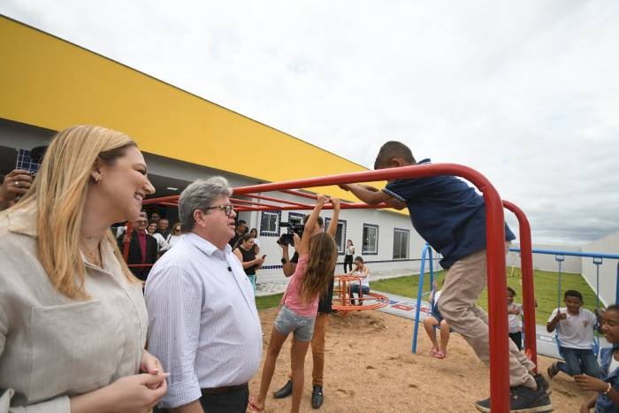 Entrega  de creche na cidade de Bom Jesus