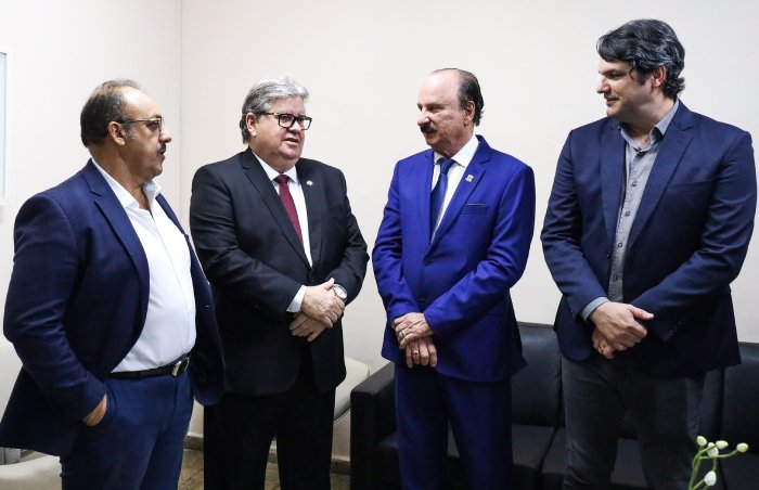 João Azevêdo, homenageado na Câmara de João Pessoa