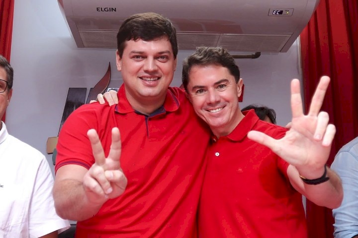 Estiveram presentes à adesão de Taciano Diniz os prefeitos e lideranças de sua base, que também anunciaram apoio a Veneziano