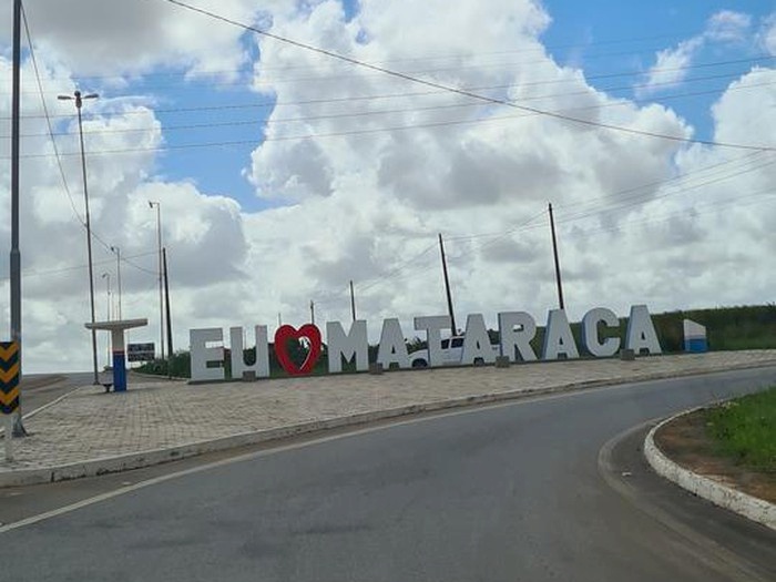 Letreiro com o nome Mataraca 