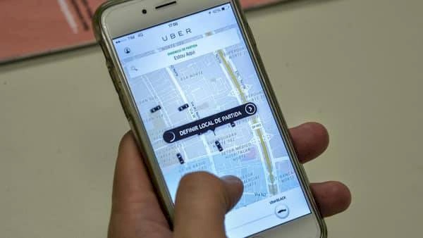 Motoristas de aplicativos, como Uber e 99, fazem greve em todo o país