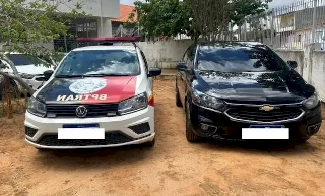 Veículo recuperado pela Polícia Militar, no Sertão da PB