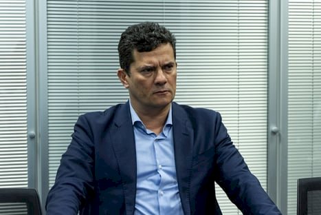 Moro é recebido em Aeroporto na Paraíba aos gritos de: “Traíra”, e “Vagabundo”