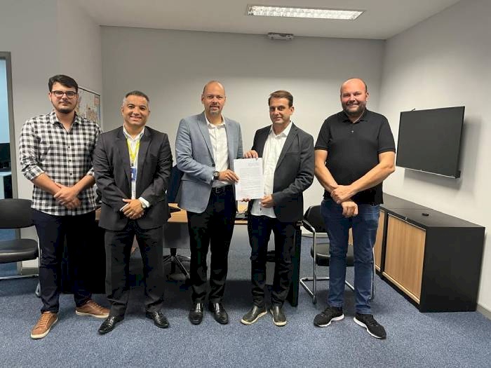 Aquisição de 2 compactadores de lixo e substituição de toda iluminação pública