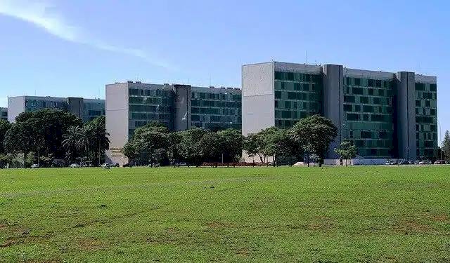 O presidente do Fonacate também destaca que a possível greve unificada ainda será discutida entre os representantes de carreiras