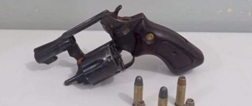 Polícia apreende arma de fogo e prende homem por porte ilegal, em flagrante 
