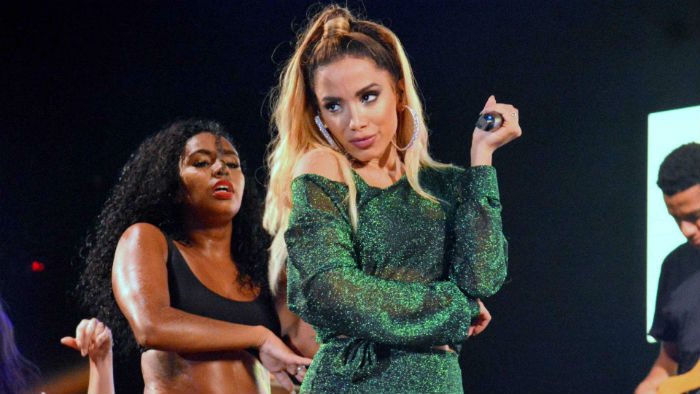 Cantora Anitta