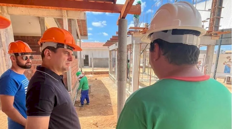 Bal Lins inspeciona reforma e ampliação da Escola Estadual Joaquim Lacerda Leite, em São José de Piranhas 