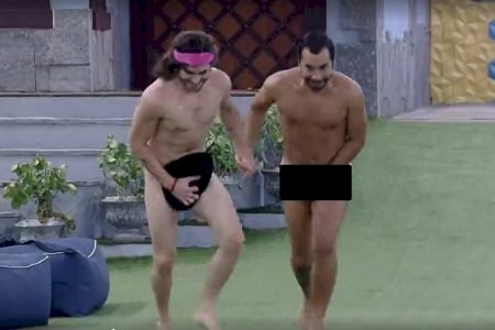 Gil e Fiuk cumprem promessa, tiram roupas e se beijam no BBB21