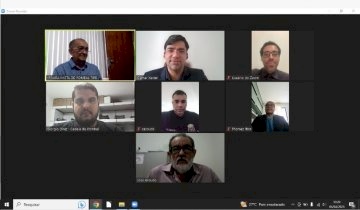 Reunião por meio de videoconferência 