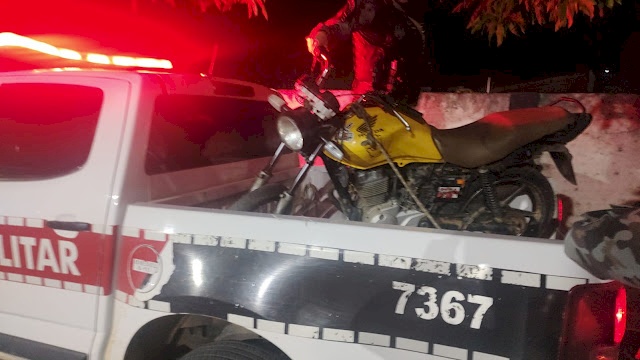 Motocicleta recuperada pela Polícia Militar