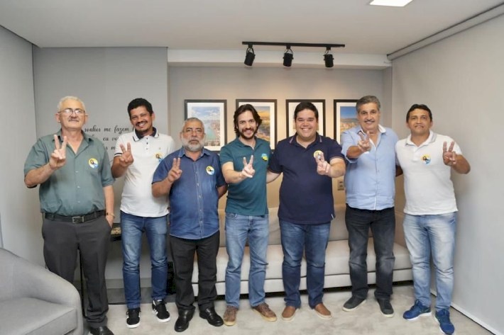 Participaram da reunião ex-prefeitos, vereadores e lideranças dos municípios de Damião, Santa Rita, Juarez Távora, Areia, Sapé e Areial