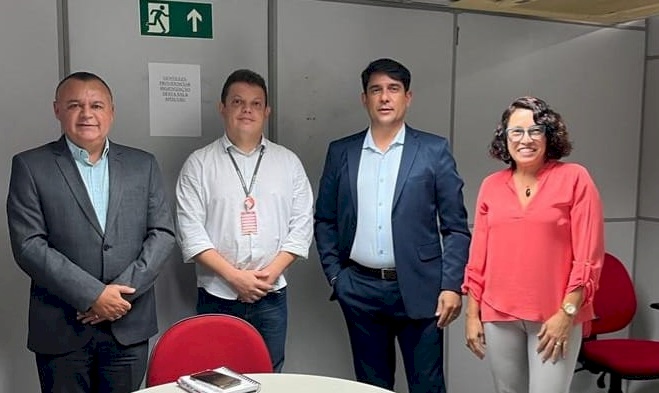 Diretor do SENAI em reunião com o gerente do Banco do Nordeste