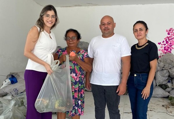 Primeira etapa de entrega de alimentos do PAA, em Sousa