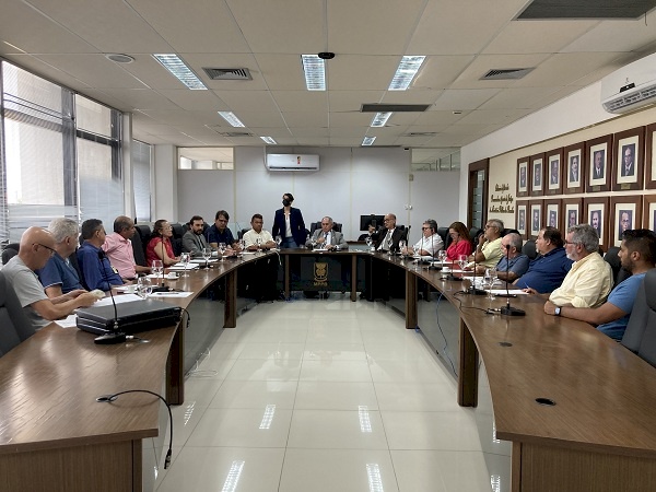 Reunião  para discutir estratégias e soluções consensuais de enfrentamento à disseminação de doenças infecciosas em equinos