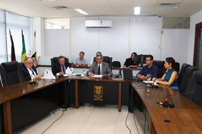 Comissão homologa candidatura e testa sistema de votação