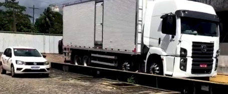 SEFAZ-PB apreende caminhão frigorífico com 7,3 toneladas de camarão fresco