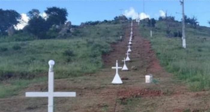 Trabalho de limpeza, roço, pintura e iluminação no Cruzeiro do Distrito de Prensa