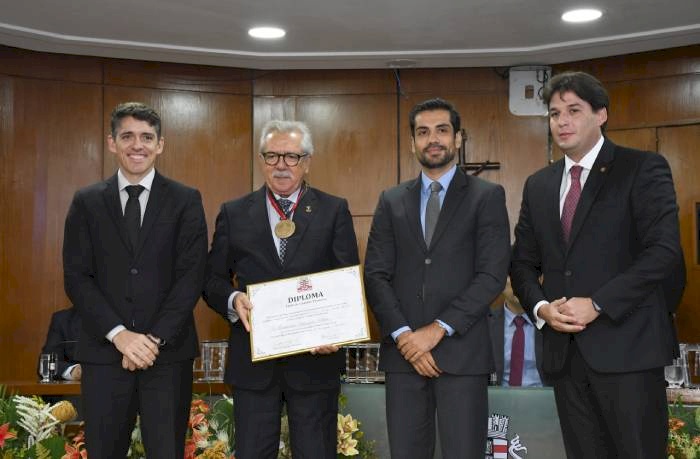 Câmara de João Pessoa entrega Medalha e Título de Cidadão a Fernando Catão