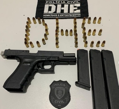 Pistola apreendida em ação da DHE de Patos na cidade de São Bento 