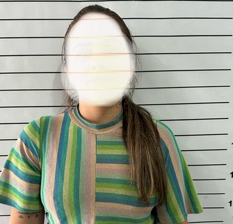 Mulher presa e drogas apreendidas em Campina Grande