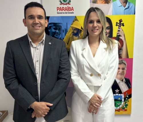 Diretora Geral do Hospitla Regional de Sousa, Palomma Abrantes e o Secretário de Saúde do Estado, Dr. Jhony Bezerra