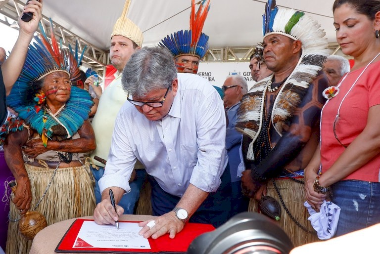 Governador autoriza novos investimentos e faz entrega de ações em homenagem ao Dia dos Povos Indígenas