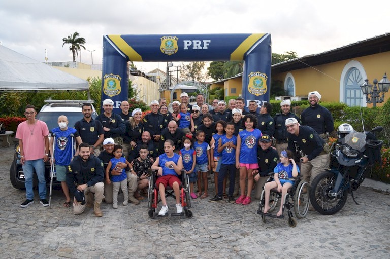 PRF na Paraíba realiza grande festa para crianças e adolescentes em tratamento de câncer e entrega doações