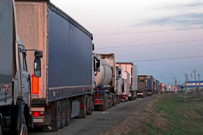 Risco de desabastecimento e falta de combustíveis, caso as rodovias não sejam rapidamente desbloqueadas