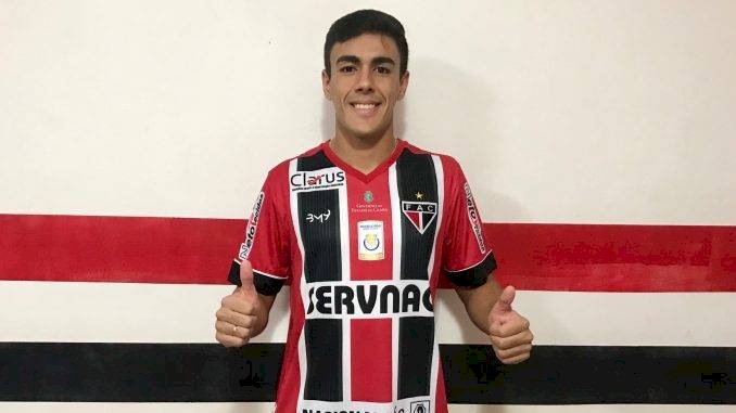 Meia Cal Rodrigues, de 26 anos, formado nas categorias de base do Náutico