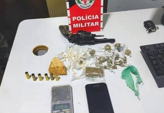 Material ilícito apreendido pela Polícia Militar
