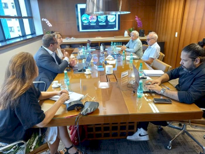 Cícero Lucena encontra representantes da Cidade da Imagem