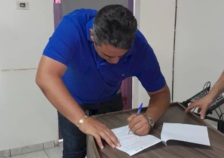 Lucas Braga assina Termo de Adesão ao Garantia Safra em Marizópolis para o próximo ano