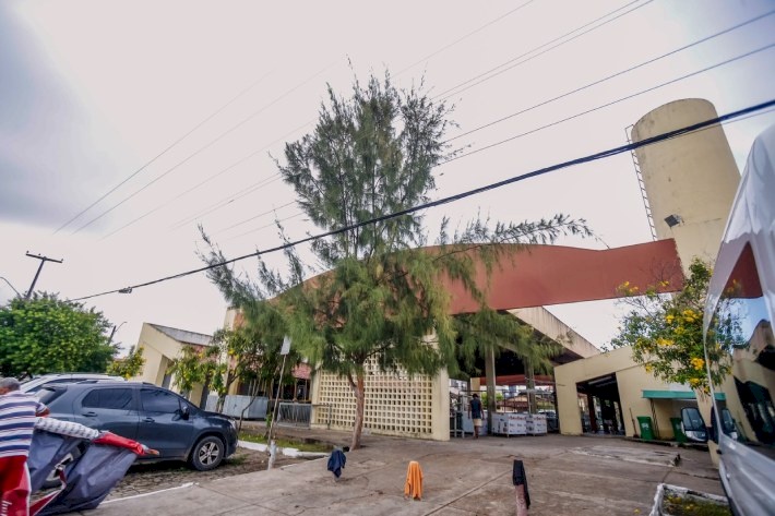 Cícero Lucena assina ordem de serviço para reestruturação do Mercado Público do Bessa