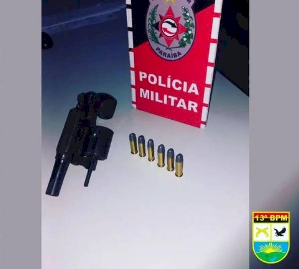 Arma de fogo e munições apreendidas pela PM, no Sertão