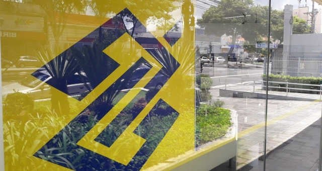 Isso ocorreu depois que o banco sofreu um calote do conglomerado nos anos 1990